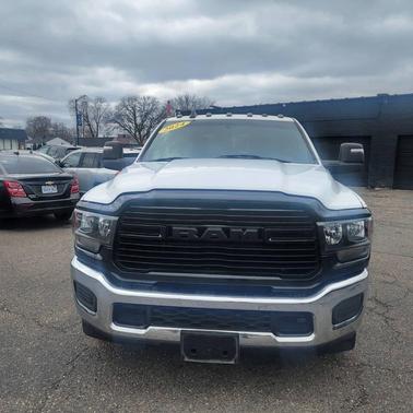 2024 RAM 3500 Tradesman Crew Cab 4x2 8' Box