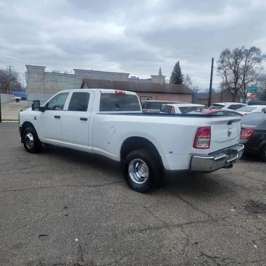 2024 RAM 3500 Tradesman Crew Cab 4x2 8' Box