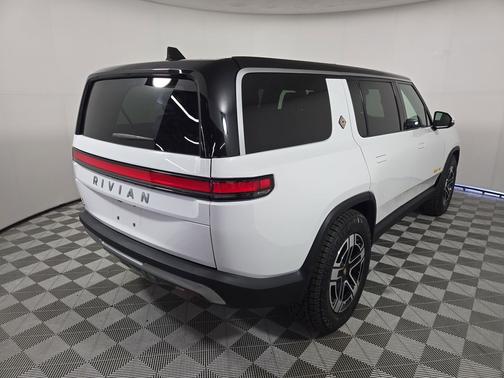 2022 Rivian R1S Launch Edition