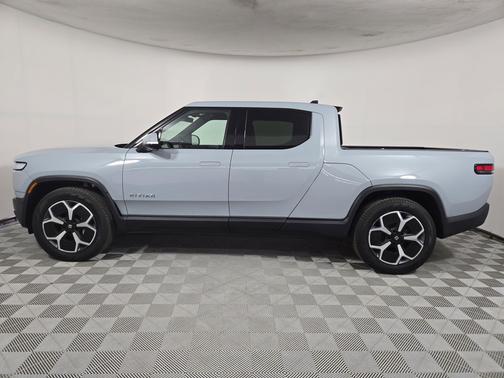 2024 Rivian R1T Adventure Package
