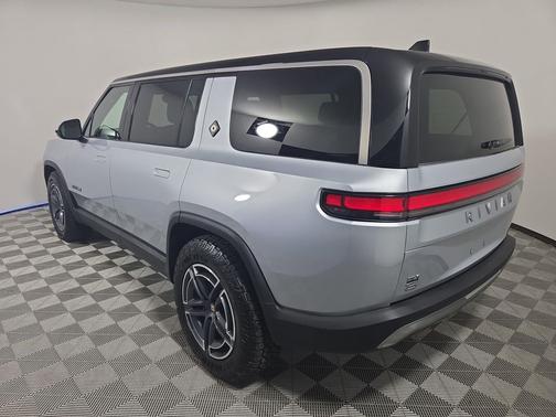2025 Rivian R1S Adventure trim