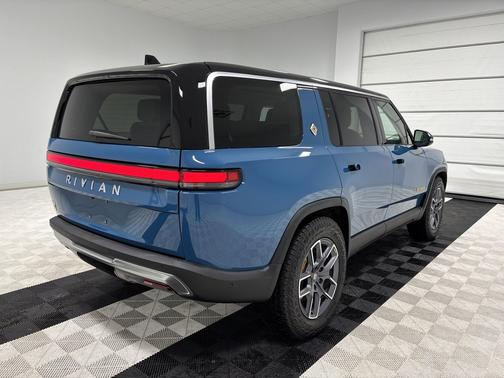 2023 Rivian R1S Adventure