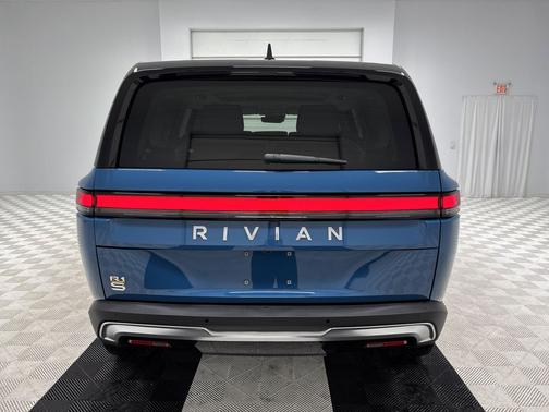 2023 Rivian R1S Adventure