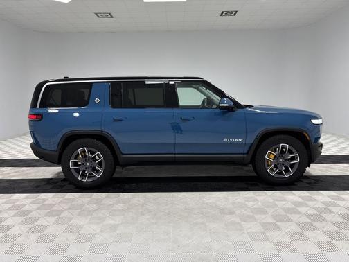 2023 Rivian R1S Adventure