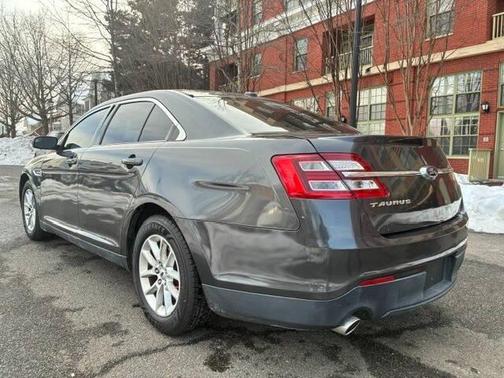 2015 Ford Taurus SE