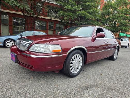 2003 Lincoln Town Car Signature