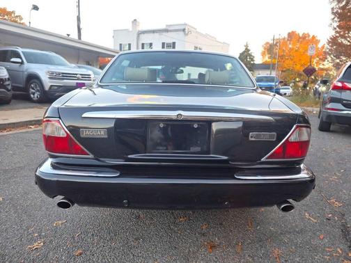 2002 Jaguar XJ8 XJ8 4dr Sedan