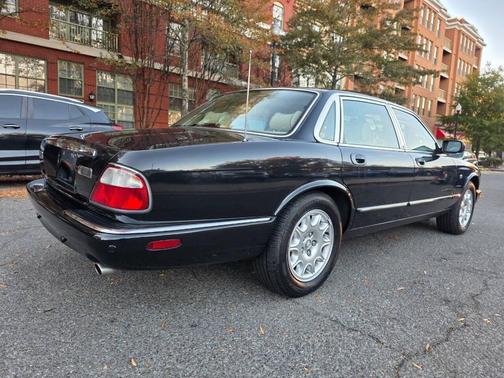 2002 Jaguar XJ8 XJ8 4dr Sedan