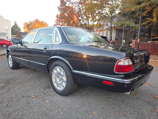 2002 Jaguar XJ8 XJ8 4dr Sedan