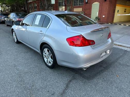 2015 INFINITI Q40 Base