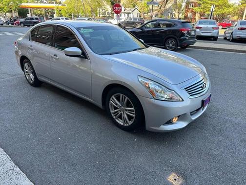 2015 INFINITI Q40 Base