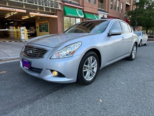 2015 INFINITI Q40 Base