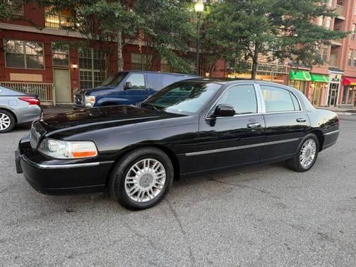 Black 2011 Lincoln Town Car Signature