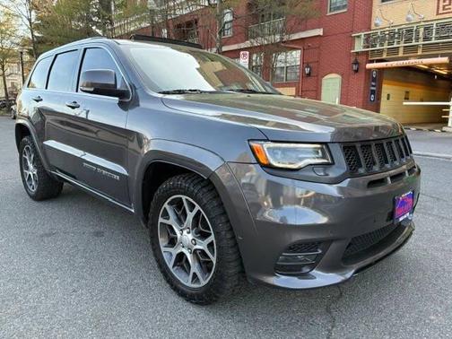Granite Crystal Metallic Clearcoat 2018 Jeep Grand Cherokee Sterling Edition