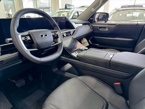 2025 INFINITI QX80 Luxe