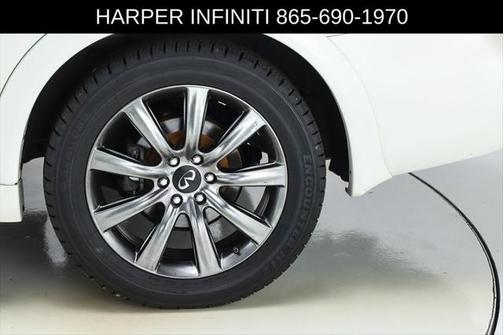 2017 INFINITI QX80 Signature Edition