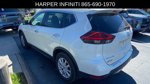 Pearl White 2017 Nissan Rogue SV