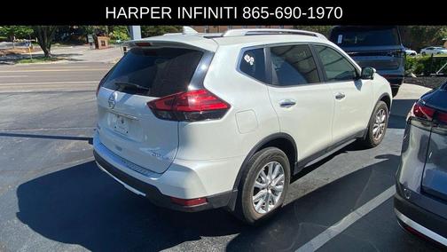 Pearl White 2017 Nissan Rogue SV