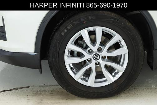 Pearl White 2017 Nissan Rogue SV
