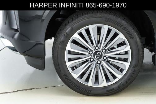 2025 INFINITI QX80 Luxe