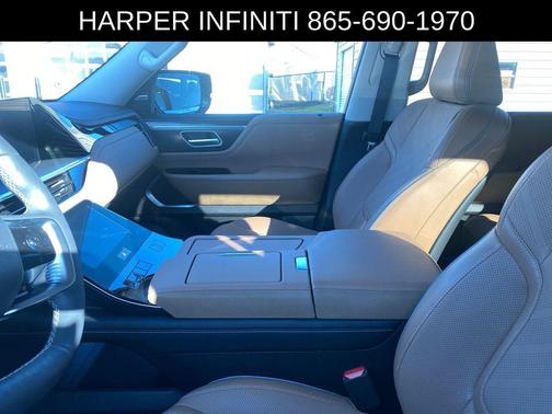 2025 INFINITI QX80 Luxe