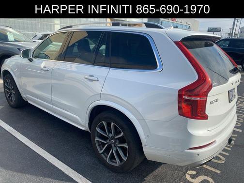 2017 Volvo XC90 T6 Momentum