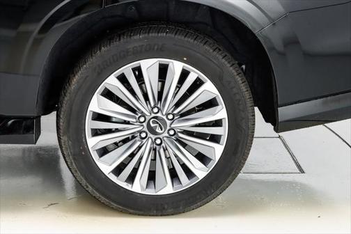2025 INFINITI QX80 Luxe