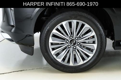 2025 INFINITI QX80 Luxe