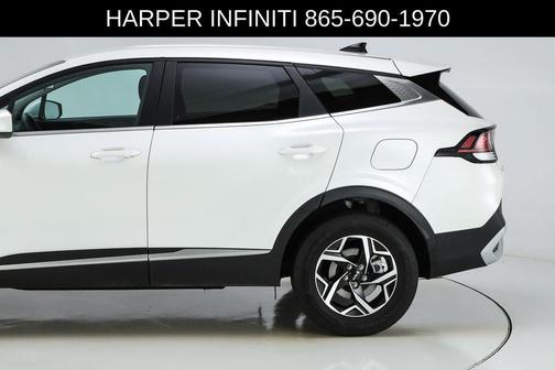 Snow White Pearl 2023 Kia Sportage LX