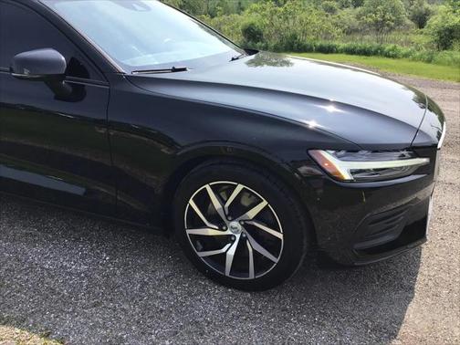 2020 Volvo S60 T6 Momentum