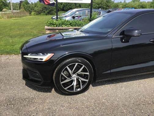2020 Volvo S60 T6 Momentum