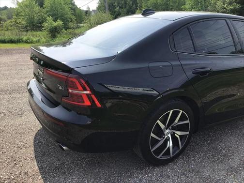 2020 Volvo S60 T6 Momentum
