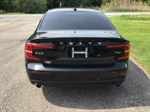 2020 Volvo S60 T6 Momentum