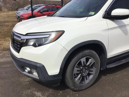 White 2019 Honda Ridgeline RTL-E