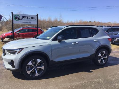 Gray 2024 Volvo XC40 B5 Plus Dark Theme