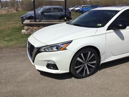 White 2021 Nissan Altima SR Intelligent AWD