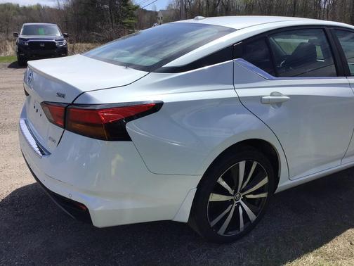 White 2021 Nissan Altima SR Intelligent AWD