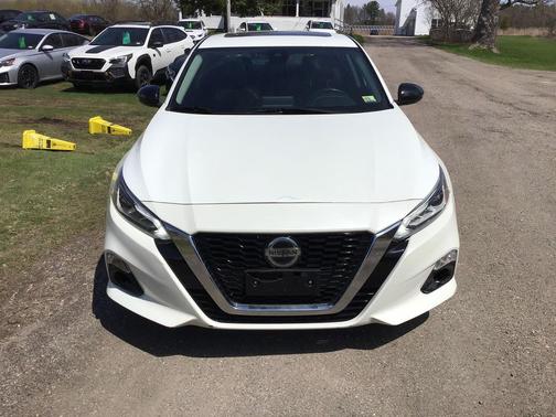 White 2021 Nissan Altima SR Intelligent AWD