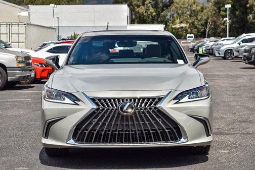 2025 Lexus ES 300h Base