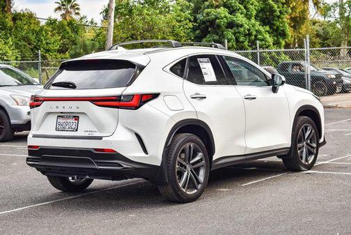 2024 Lexus NX 450h+ Luxury