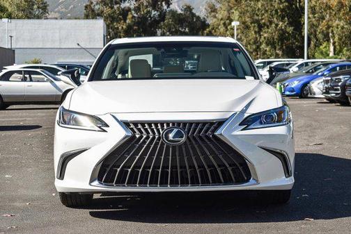 2025 Lexus ES 300h Base