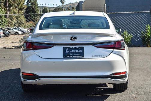 2025 Lexus ES 300h Base