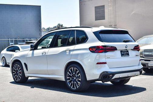 2025 BMW X5 M60i