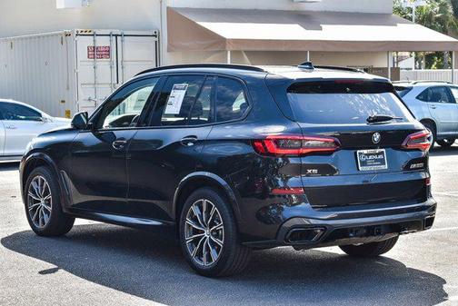 2022 BMW X5 M50i