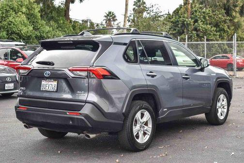 2021 Toyota RAV4 Hybrid XLE