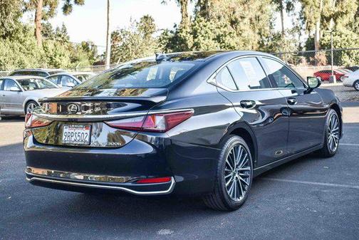 2025 Lexus ES 300h Base