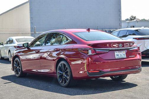 2024 Lexus ES 300h F SPORT Handling