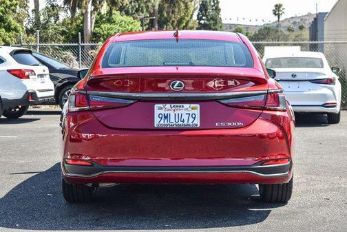 2024 Lexus ES 300h F SPORT Handling