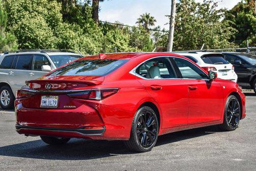 2024 Lexus ES 300h F SPORT Handling