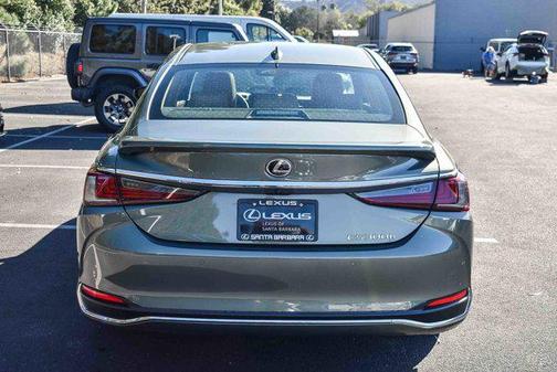 2025 Lexus ES 300h Base